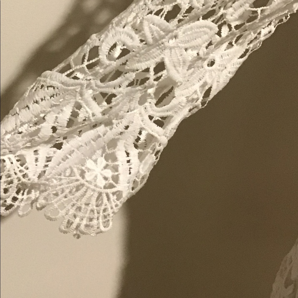 Lace top in size Small NWT - Picture 6 of 9